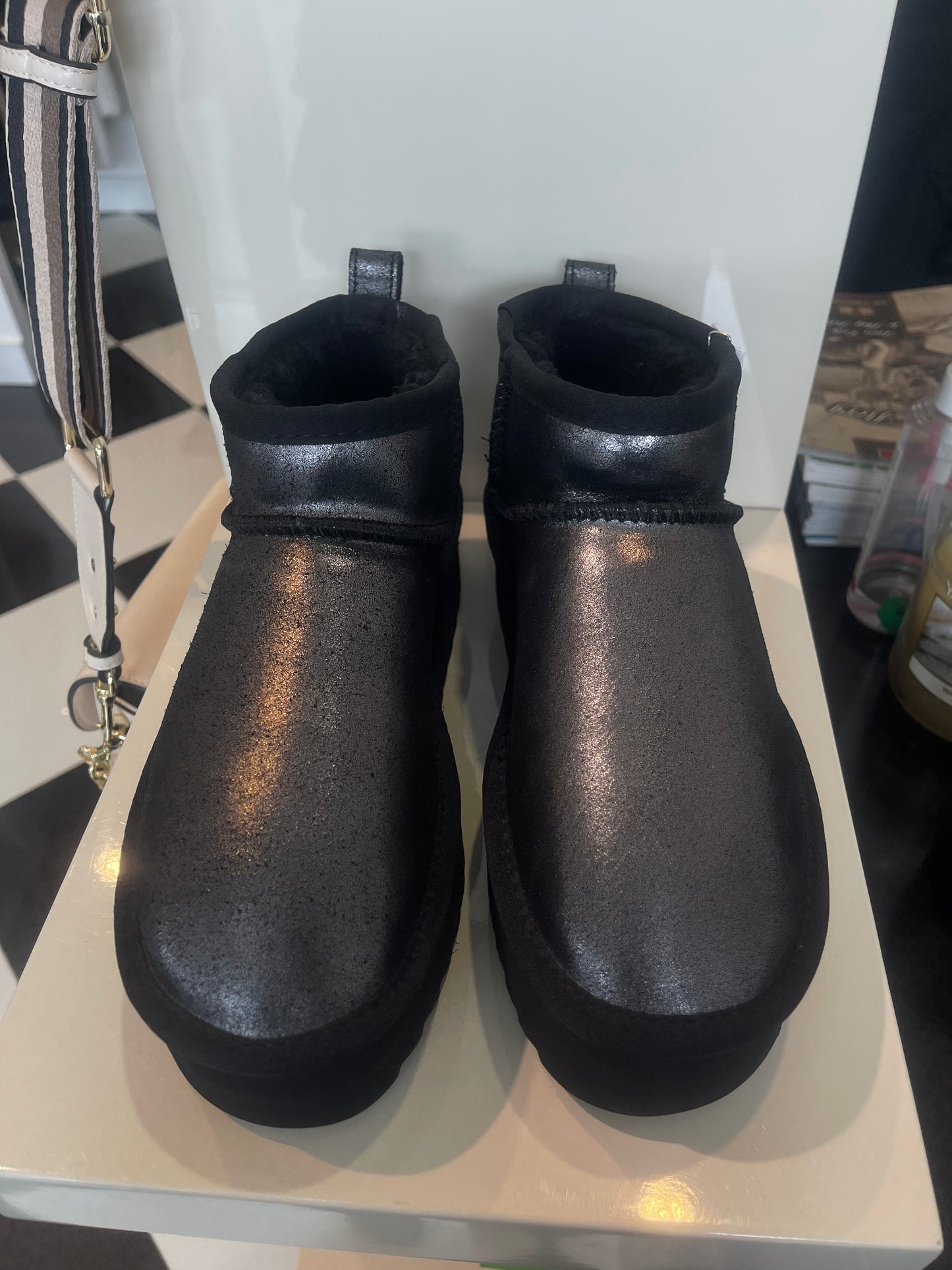 Colors of California Short boot in metal suede