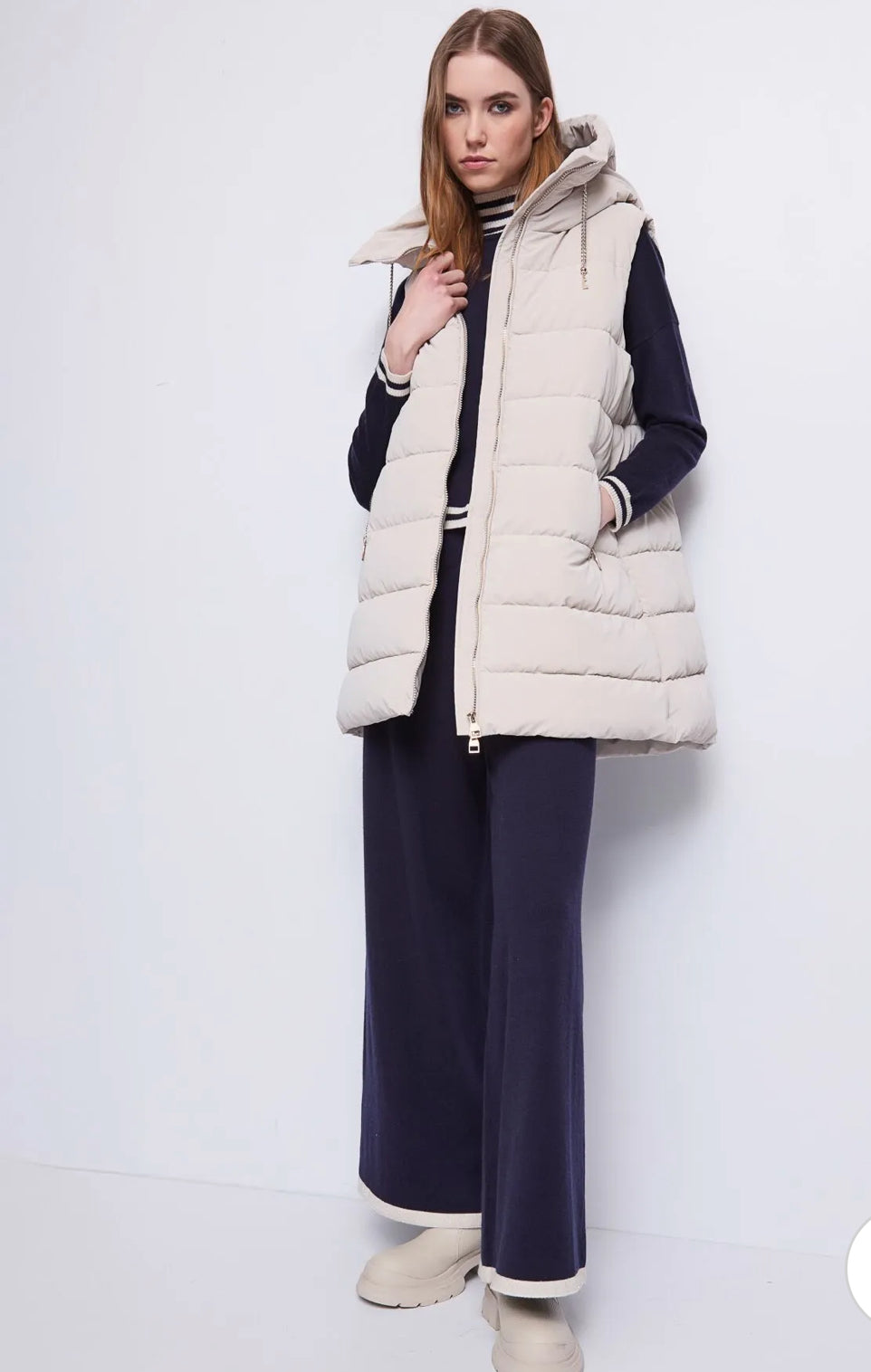 GAUDI Women's vest with hood and chain drawstring 521BD35008