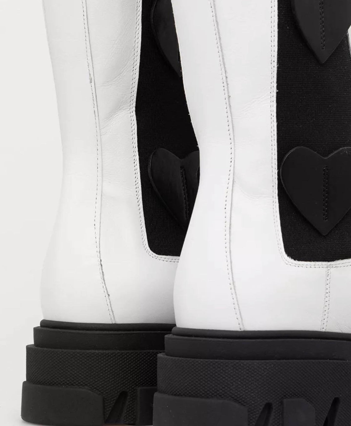 CHIARA FERRAGNI WHITE BOOTS 64%