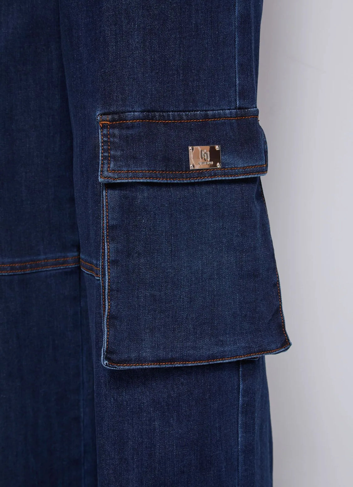 GAUDI WOMEN’s WIDE LEG JEANS WITH CARGO POCKETS 521BD26033
