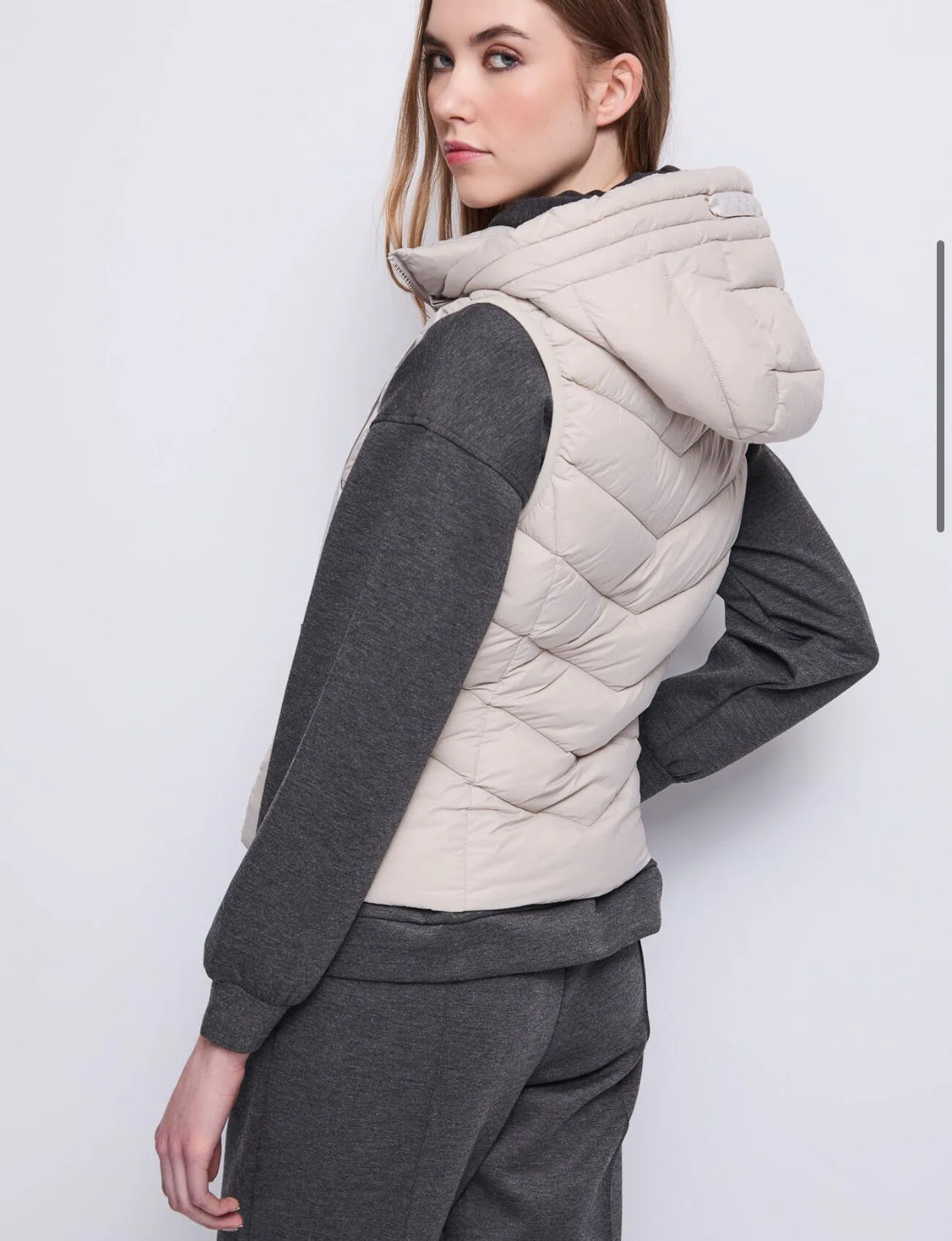 GAUDI WOMEN’S QUILTED NYLON WITH HOOD 521BD35003