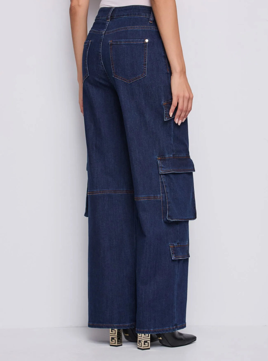 GAUDI WOMEN’s WIDE LEG JEANS WITH CARGO POCKETS 521BD26033