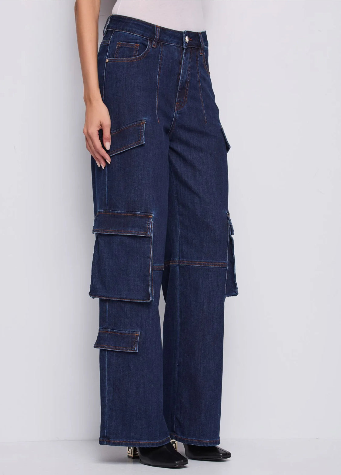 GAUDI WOMEN’s WIDE LEG JEANS WITH CARGO POCKETS 521BD26033