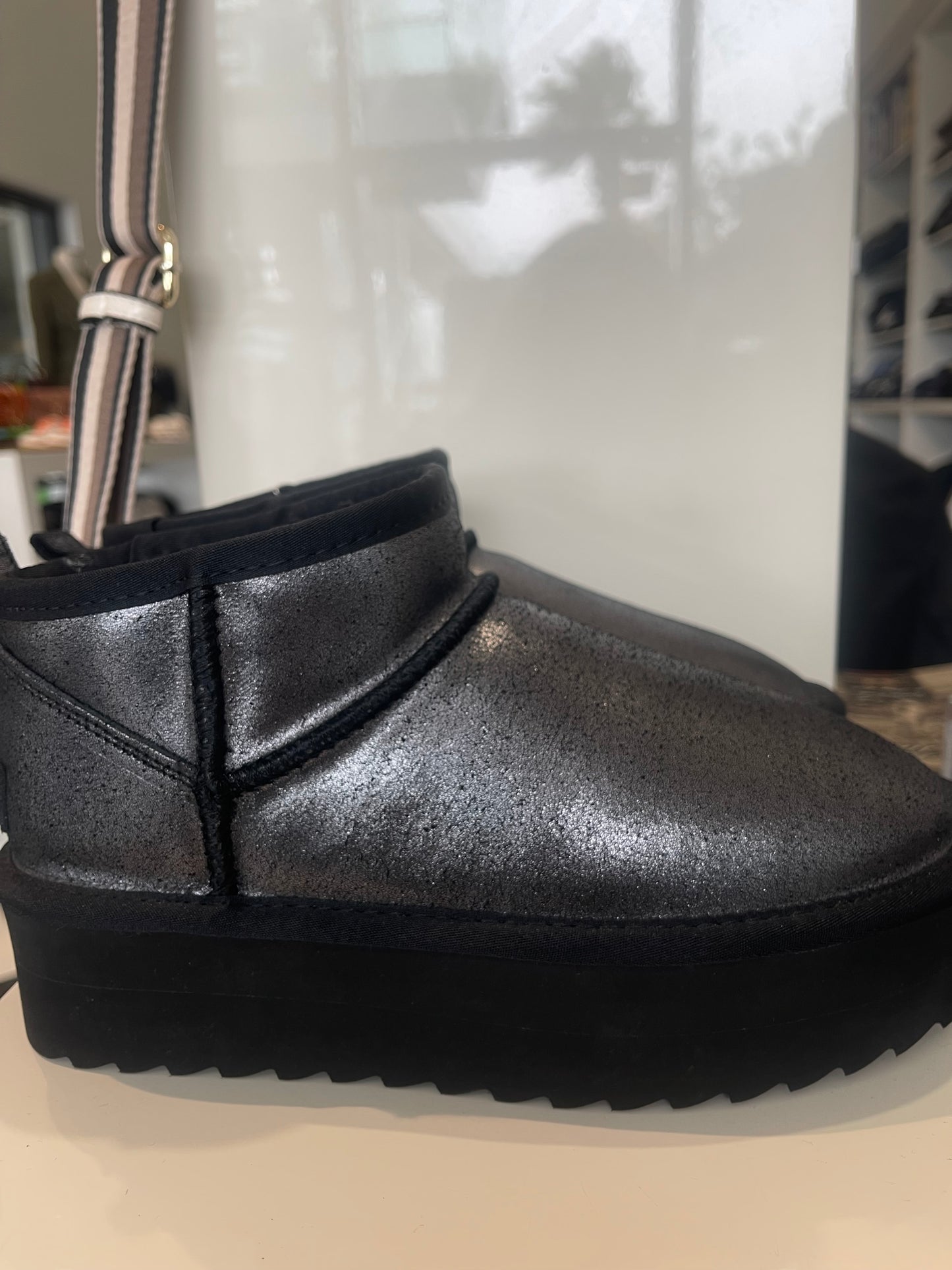 Colors of California Short boot in metal suede