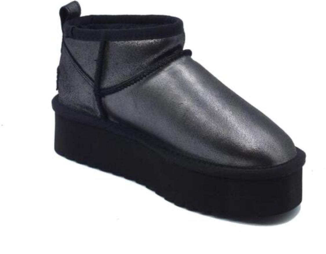 Colors of California Short boot in metal suede