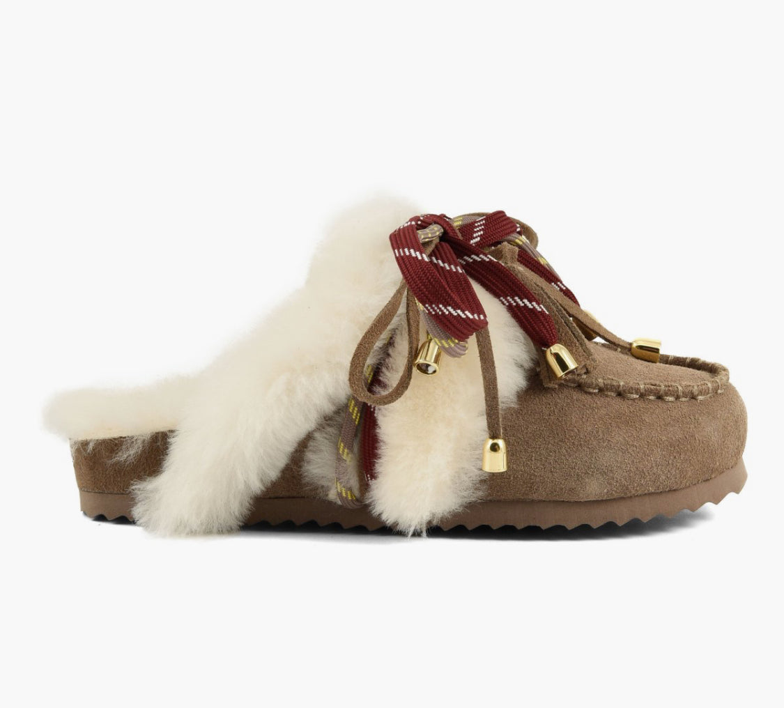 SLOFI SHEEPSKIN
LEATHER CLOG WITH SHEARLING LINING HC.SHSLOF104